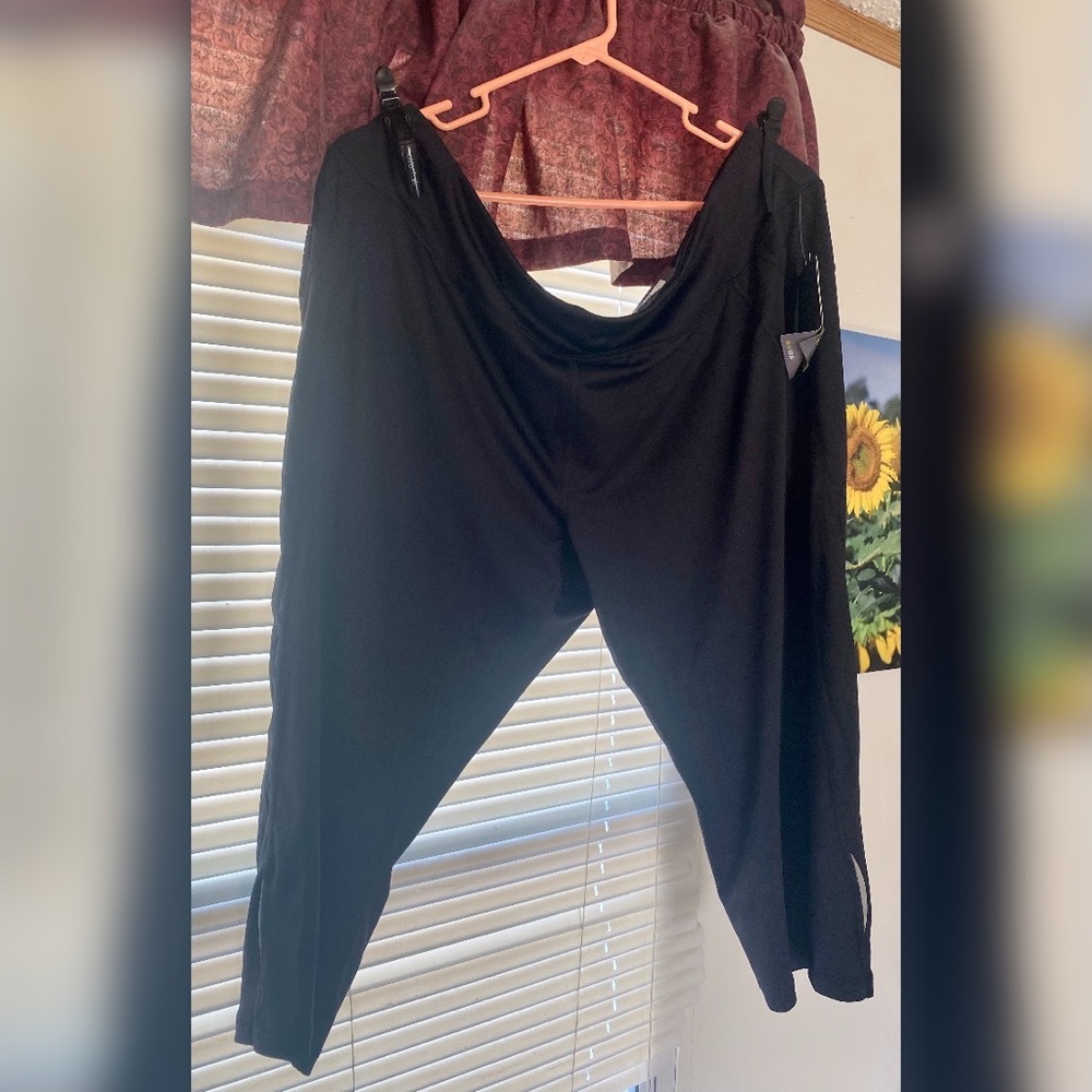 Plus Size Black Capri Workout Leggings